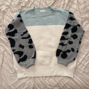 Chic Women's Crew Neck Sweater with Animal Print Sleeves